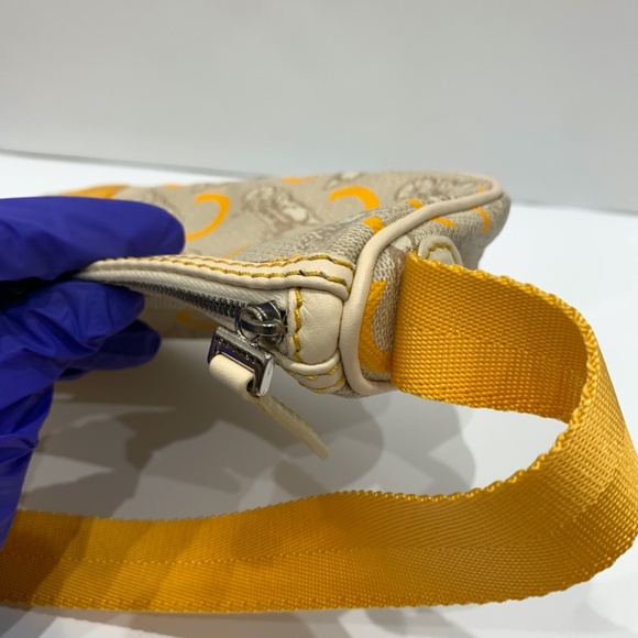 Celine Yellow Beige Carriage Shoulder Bag sku#85546(Gently used,outside peeling) - Picture 7 of 15